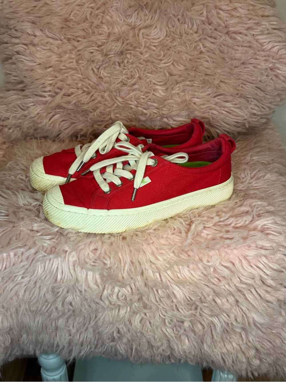 Cariuma Red Canvas Low-Top Sneakers with Cream Soles